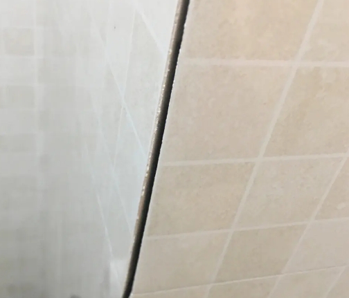 密云瓷砖空鼓维修公司分享阳台瓷砖脱落的修复过程可以分为以下几个步骤