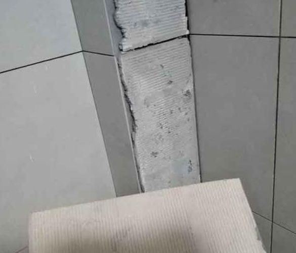 密云瓷砖空鼓维修公司分享下厨房瓷砖脱落的补救措施。